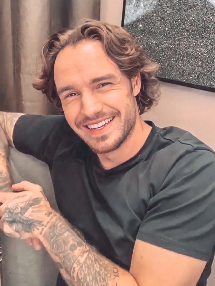 1Dsyndrome101's tweet photo. Happy Birthday sunshine. We love you @LiamPayne #HappyBirthdayLiamPayne https://t.co/ol95AnM59P