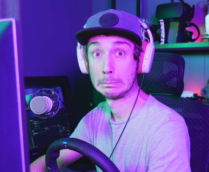 DweezilTheDwarf's tweet photo. https://t.co/8HOU465QzB bout to stream some farming simulator! https://t.co/EEFt5ityFG