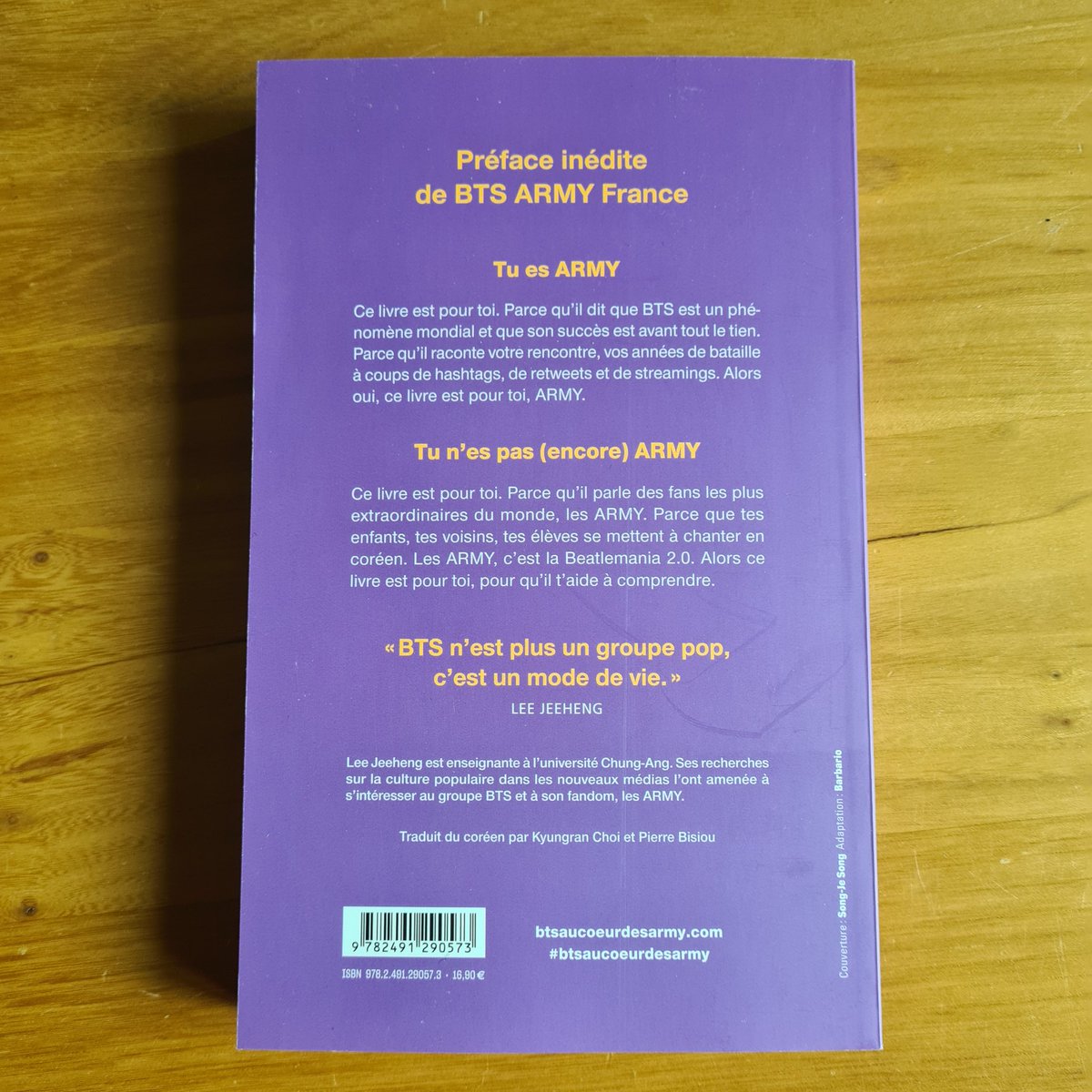Lyna91Fr's tweet photo. [FR] Une fois n'est pas coutume, je fais un 🧵 en français sur le livre de Jeeheng Lee - "BTS Au coeur des ARMY" paru en 2019 et traduit en 2021 par les éditions Matin Calme.
Il fallait au moins ça pour marquer le coup et parler de ce qui m'a plu dans ce livre. https://t.co/pxmkkiYuaa