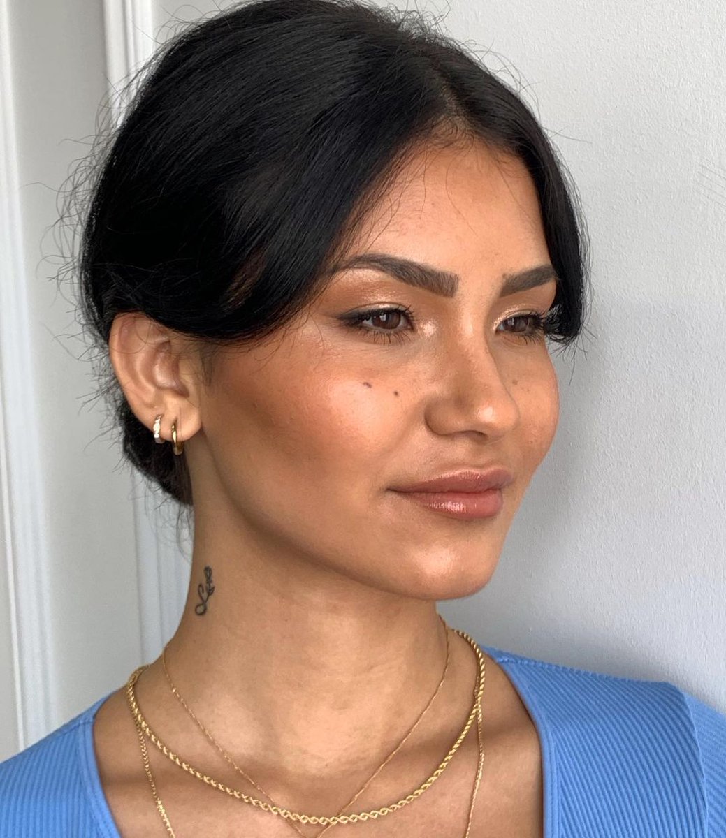 cheekbonebeauty's tweet photo. Why hello, healthy glow! π
MUA Emma uses our Sweetgrass Lipgloss as seen in The Kit's Beauty Disruptor Awards 2021! ππ
See it here: https://t.co/Br41hgMxuo
#thekit #lipgloss #repost #CheekboneBeauty https://t.co/9yCTxZSQcx