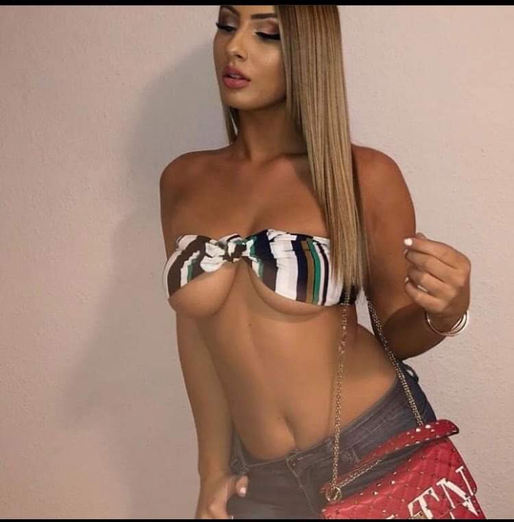 CoquineMilly's tweet photo. Salut les chéri qui pour une sexcam hot ce soir ? 
Rt et follow 🔁 https://t.co/o4IdKKIs0O