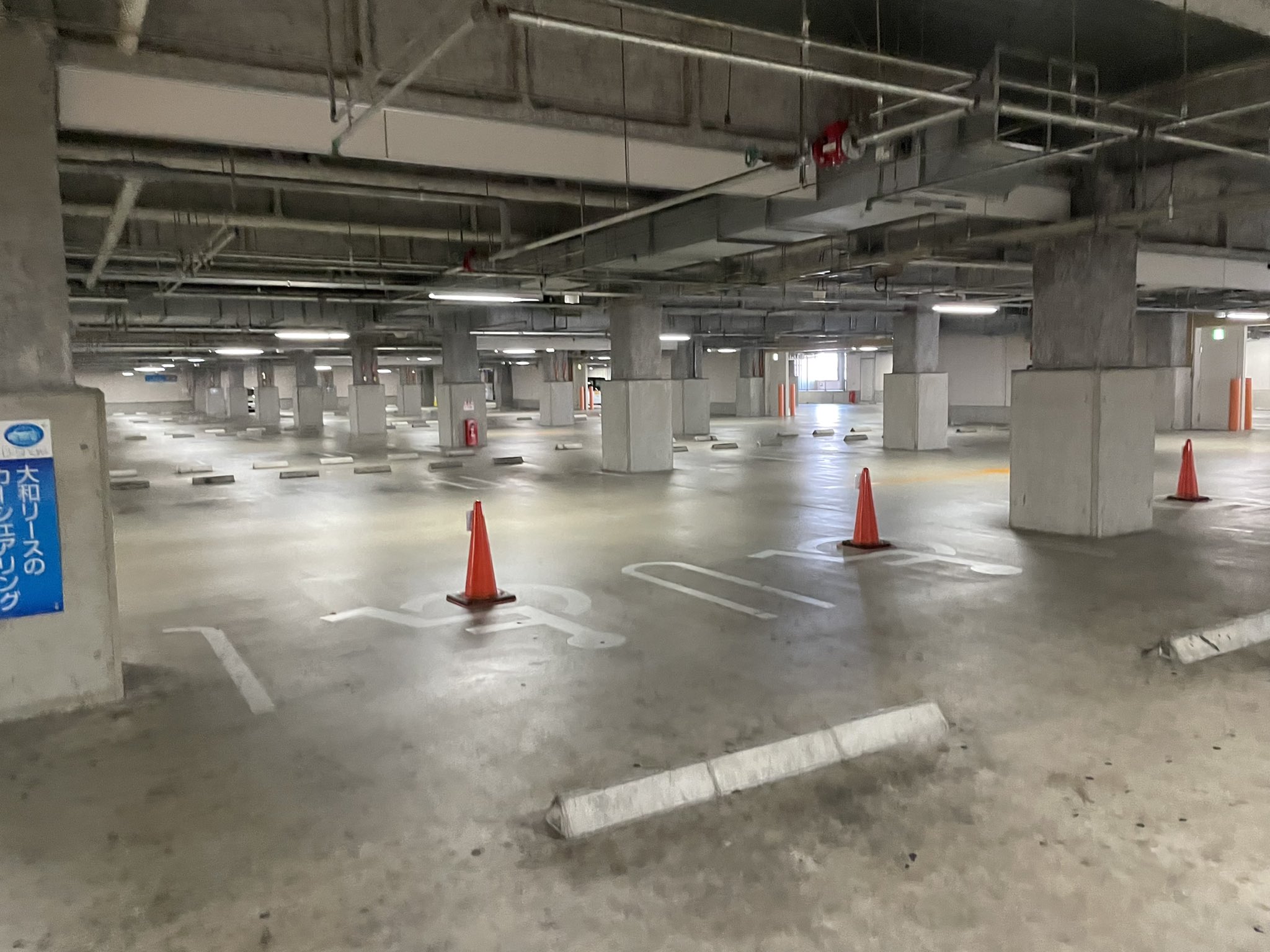 旅人しげちゃん 京都二条駅近くをぶらり朝散歩 8時過ぎのbivi二条に入ってみる 1階のシャッターはちょこっと開き 2階はシーンとしている 3階の駐車場は ほぼ車がない Bivi二条 二条 京都 Tohoシネマズ T Co oi3iuv8v Twitter