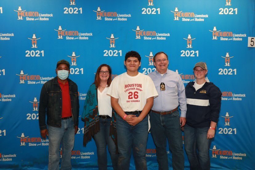 NimitzFFA's tweet photo. HELLOO COUGAR NATION!!!
My name is Aarón Hernández and I’ll be serving as your Treasurer for the 2021-2022 school year! I absolutely can not wait to serve you guys during this AMAZING YEAR and hope to see you guys at our first meeting. #nimitzffa #IgniteFFA https://t.co/zHY45LW1ez