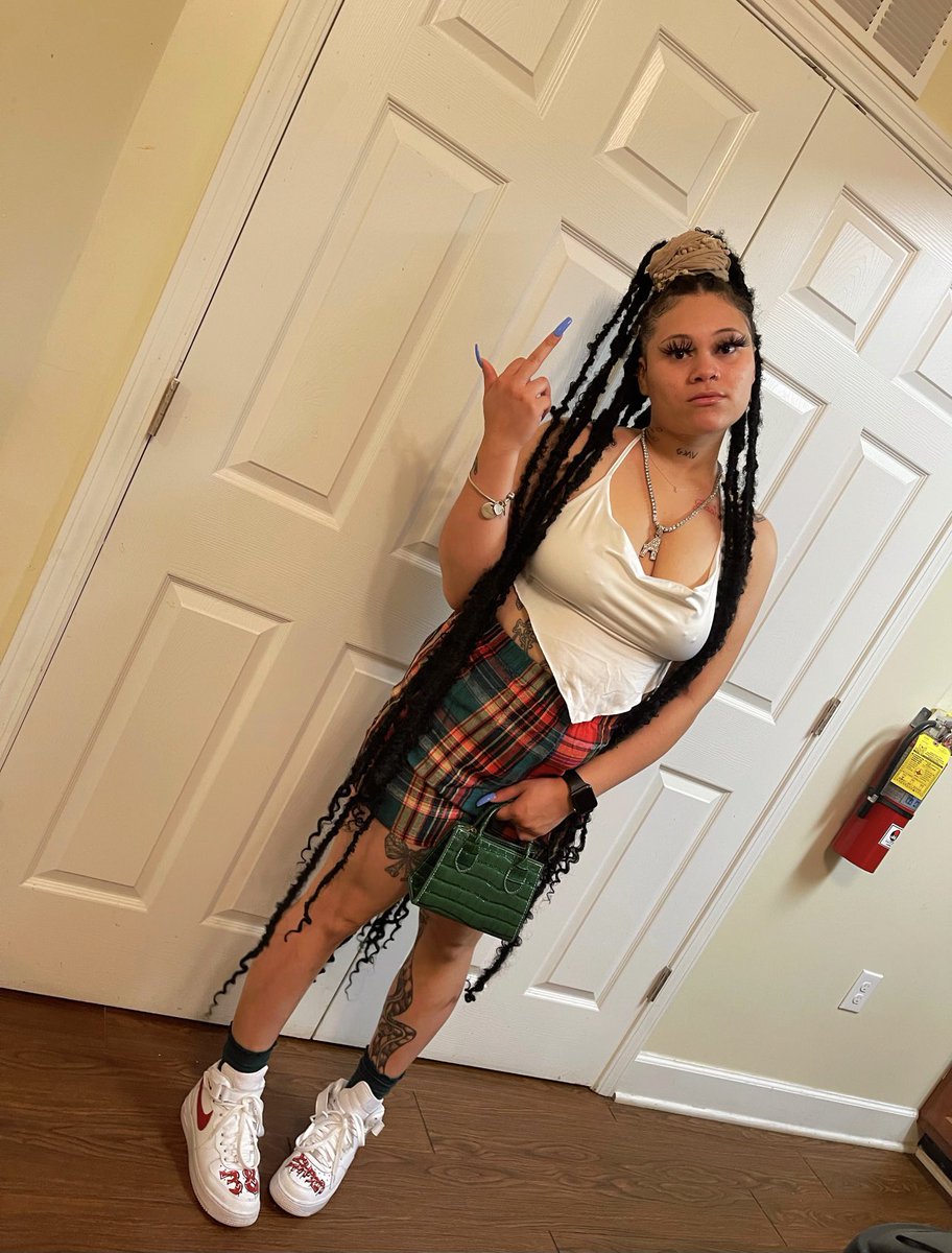 shaylasharee_'s tweet photo. #4evaMOOD ❤️🖕🏻 https://t.co/y1maeIaVdD