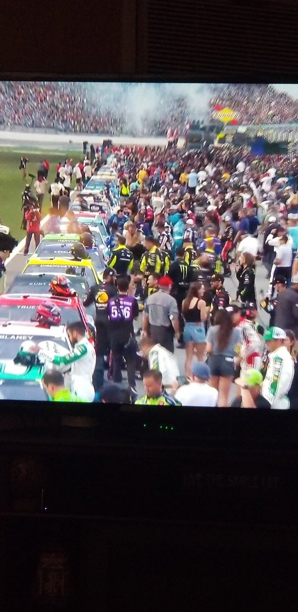 Milkman331's tweet photo. Nascar anthem 10... #NASCAR #tmdnascar @PPistone #GodBlessOurTroops https://t.co/Sge2NHSfku