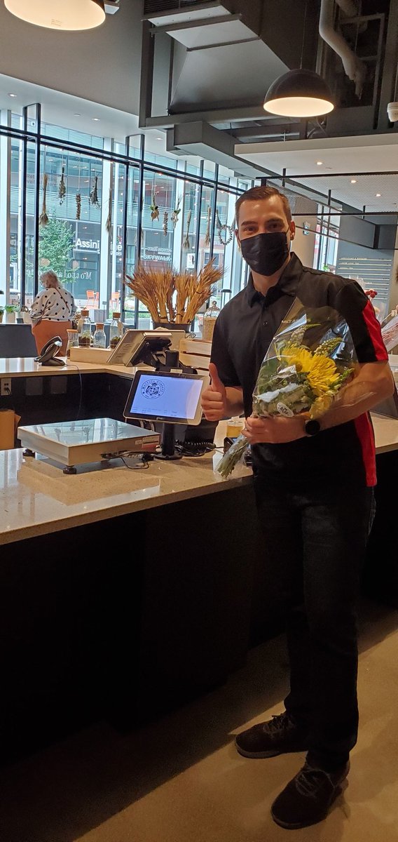 NicolasAJoubert's tweet photo. My wife loved her flowers from #MottolaGrocery at @HargraveStMkt! Supporting local businesses and having fun with the @techwpg #SummerScavengerHunt! @MLTAikins #GoodLocal https://t.co/oe8OSbTEzW
