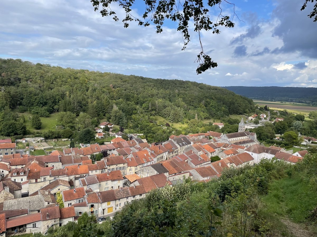 passionhtemarne's tweet photo. Du fromage, des vieilles pierres… et une belle galère ! Un tour du monde, même à une échelle locale, c’est toute une aventure, des imprévus et des difficultés à résoudre… 📝
Résumé de cette folle journée à lire ici 👉🏻 https://t.co/SH58e5P1bE https://t.co/6AtqcpE0Y8
