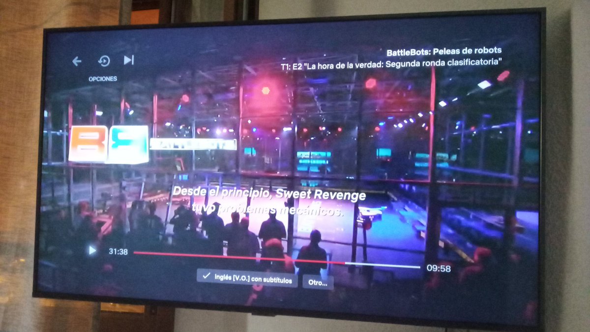 briapx's tweet image. Nuevo friki-hobby desbloqueado 🤣 Peleas de robots.

PD: Cuánto daño está haciendo el toque de queda 🤸🏻‍♀️

#BattleRobots 🤟