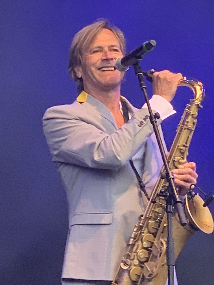 Queenofthe80s's tweet photo. I’m overwhelmed first gig back in Lytham at #wonderhall & what a gig it was my throat is sore, my knee has given up but it was fantastic, highlight as always was @SteveNormanReal @Stereoblonde #sleevz more tomorrow, good night 😴 https://t.co/apNU6yXPjt