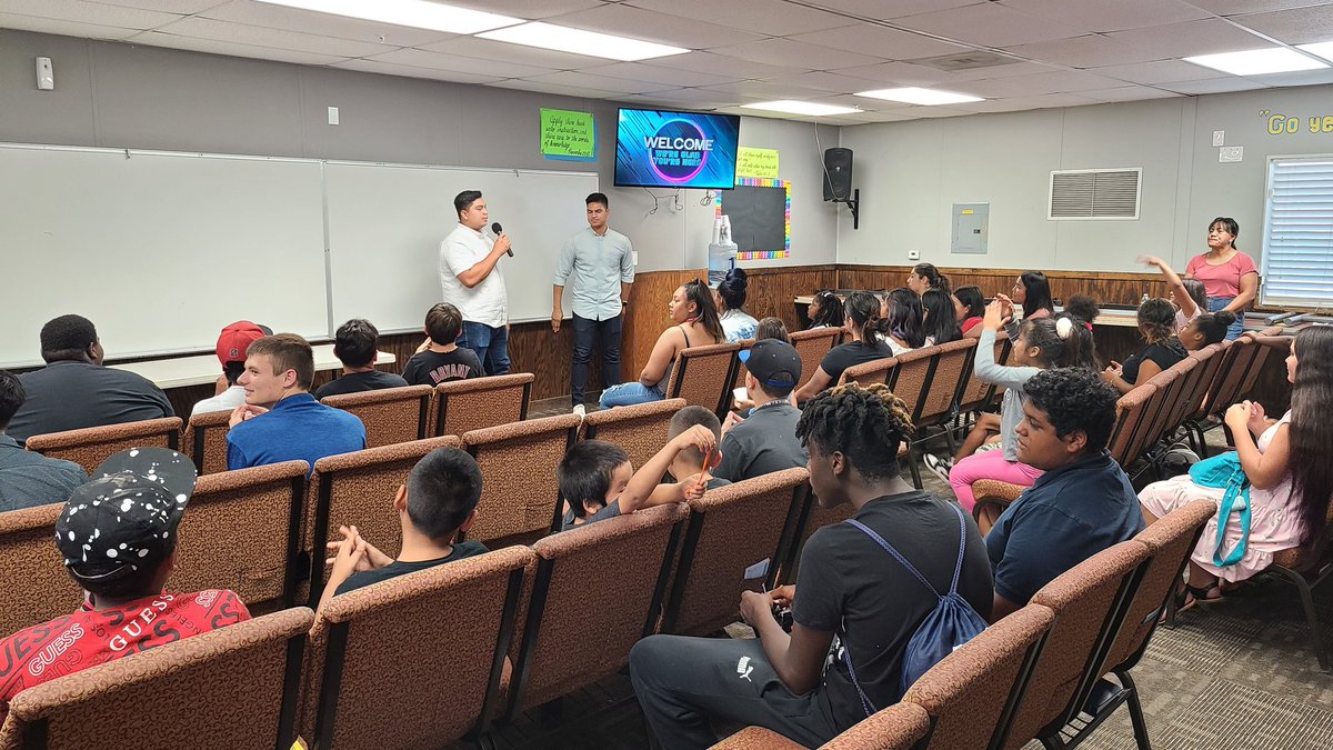 casprelli's tweet image. I'm so thankful for the bus ministry workers of our church! God gave us a great day with one precious young lady accepting Christ as Savior! #stillworks #longlivethebusministry