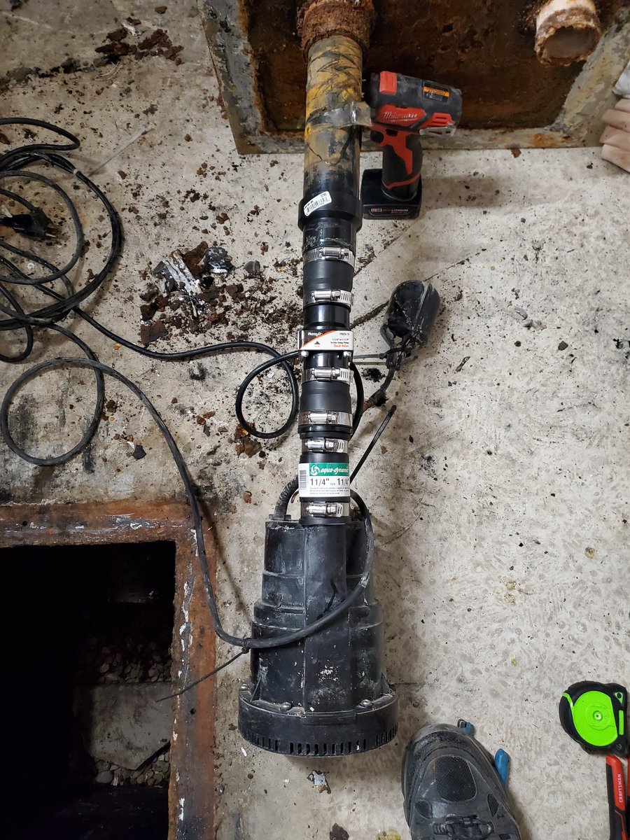 infantryc7's tweet photo. Days of that aren't days off lol Nothing like a beer while replacing a sump pump #handyman #jackofallmasterofnone https://t.co/RP5046TX25