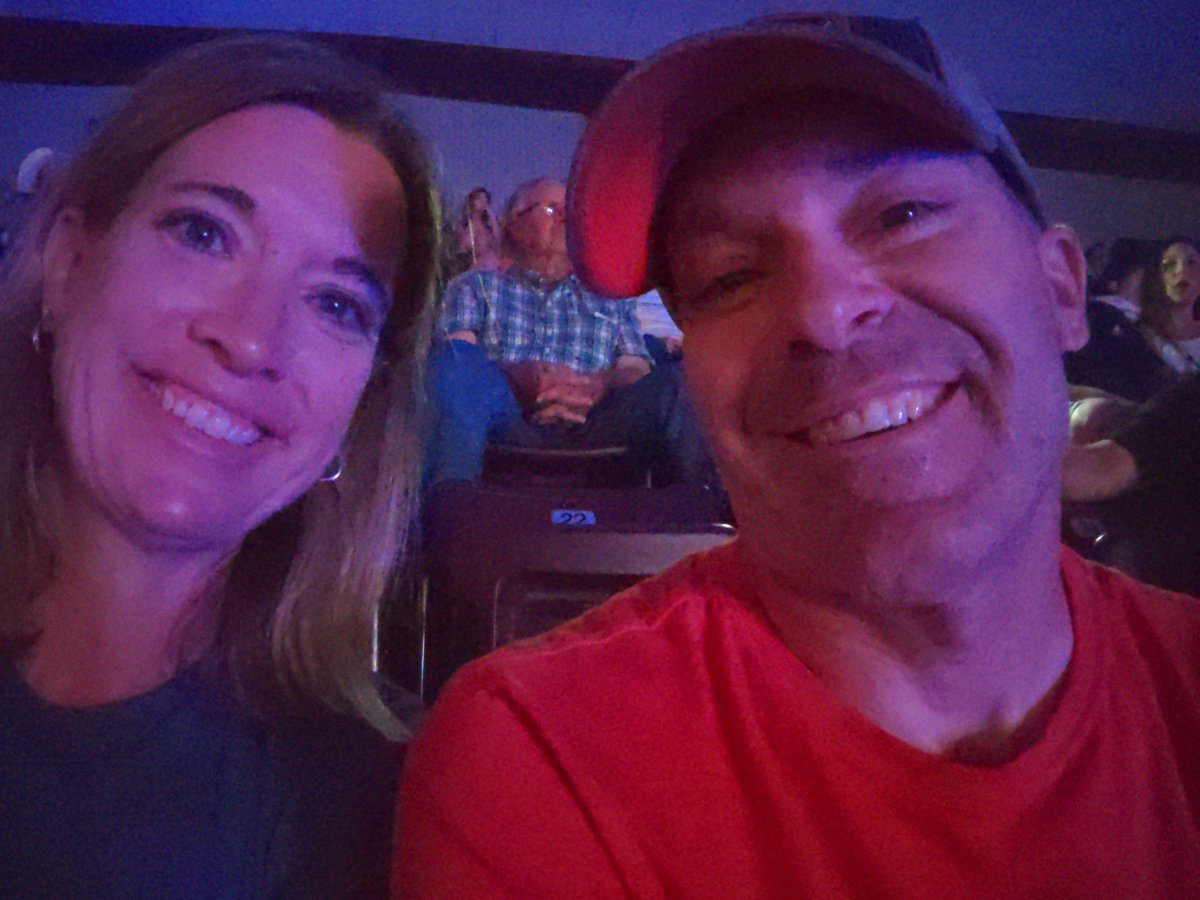 SadlerJsadler's tweet photo. #AlanJackson  @JQHArena 
Looking for Alan https://t.co/qehB7tBYfB