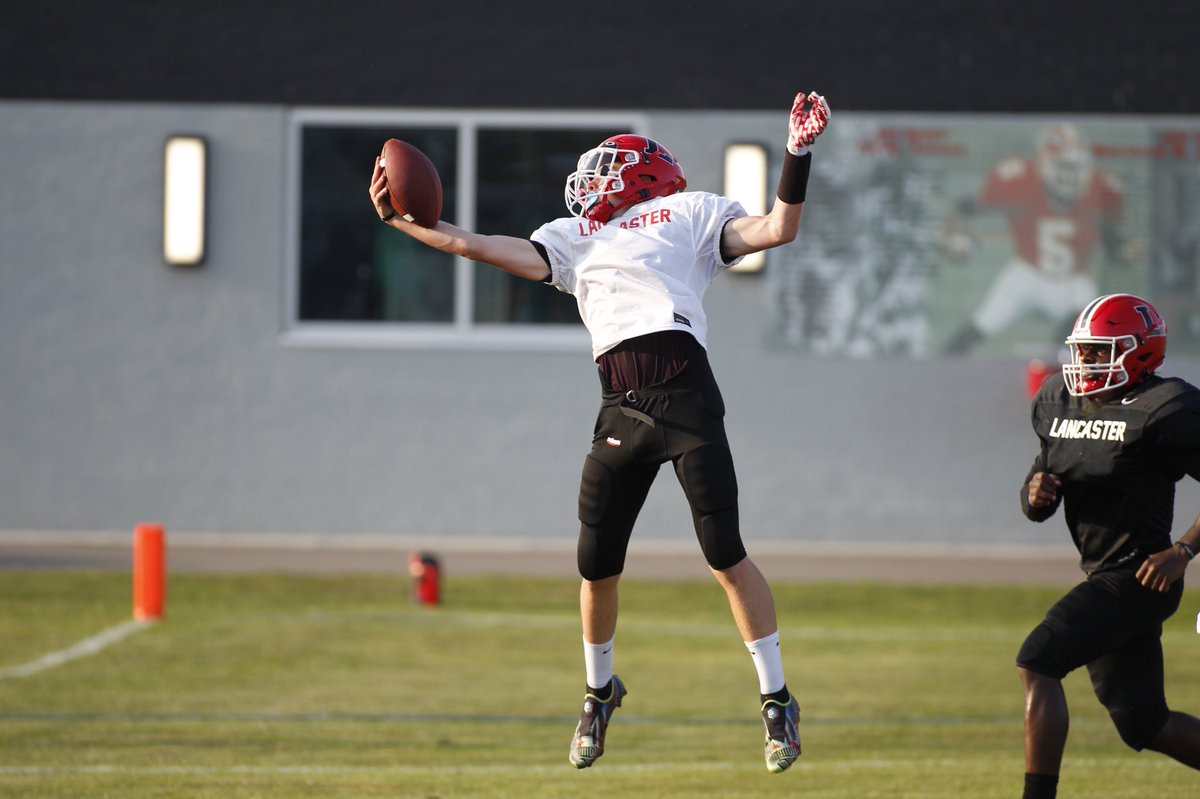 3280Photography's tweet photo. @LHSfballLegends held their annual scrimmage tonight. More pics up at https://t.co/887UEZtAFU Good Luck next week in your opener at Lockport! https://t.co/bgfikYK1jA