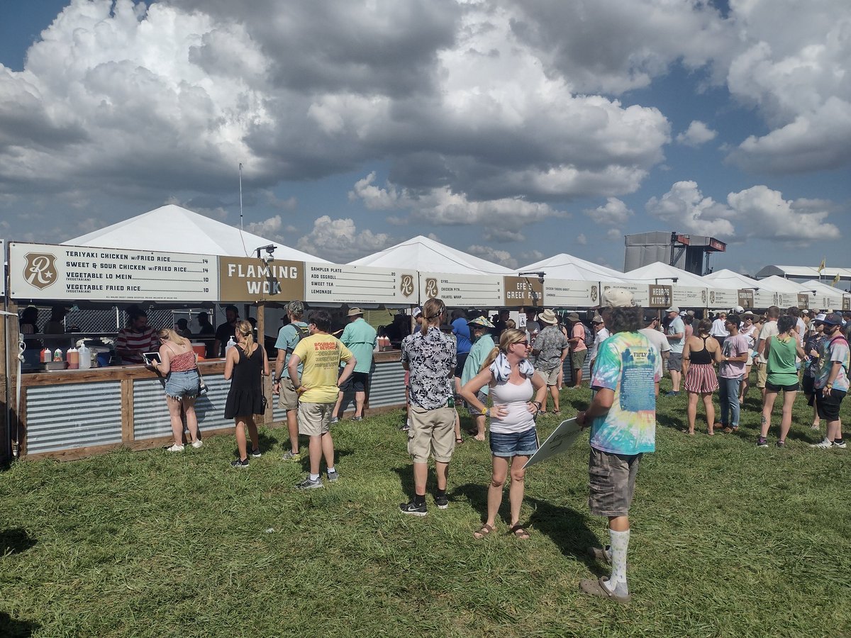 Food vendors and shade...all so good @railbirdfestival