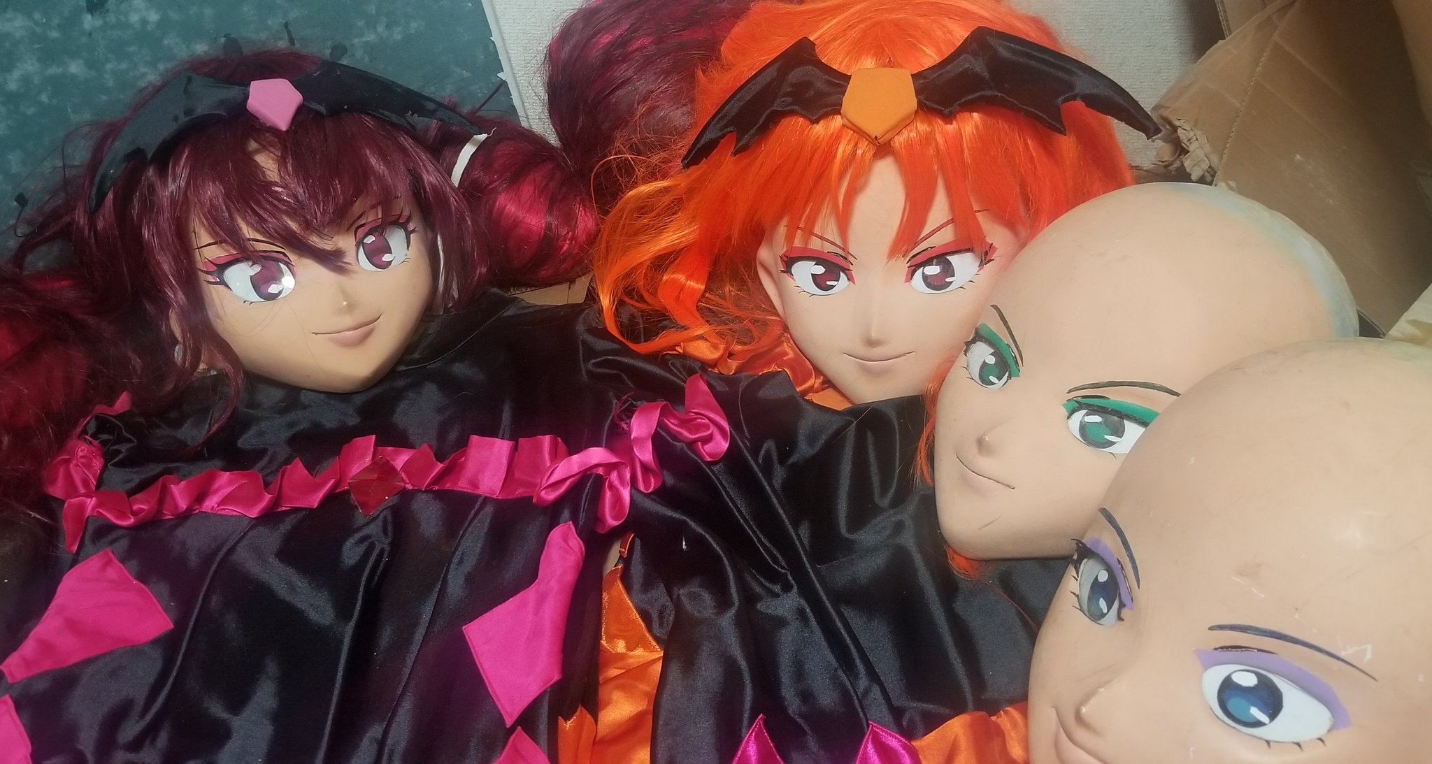 かっきー スマイルプリキュアに出てきたバッドエンドプリキュアであるバッドエンドハッピーとバッドエンド サニーの着ぐるみ 右の二つは結髪直前に至りながら演者がいなくて製作を中断したバッドエンドサニーとバッドエンドビューティー T Co