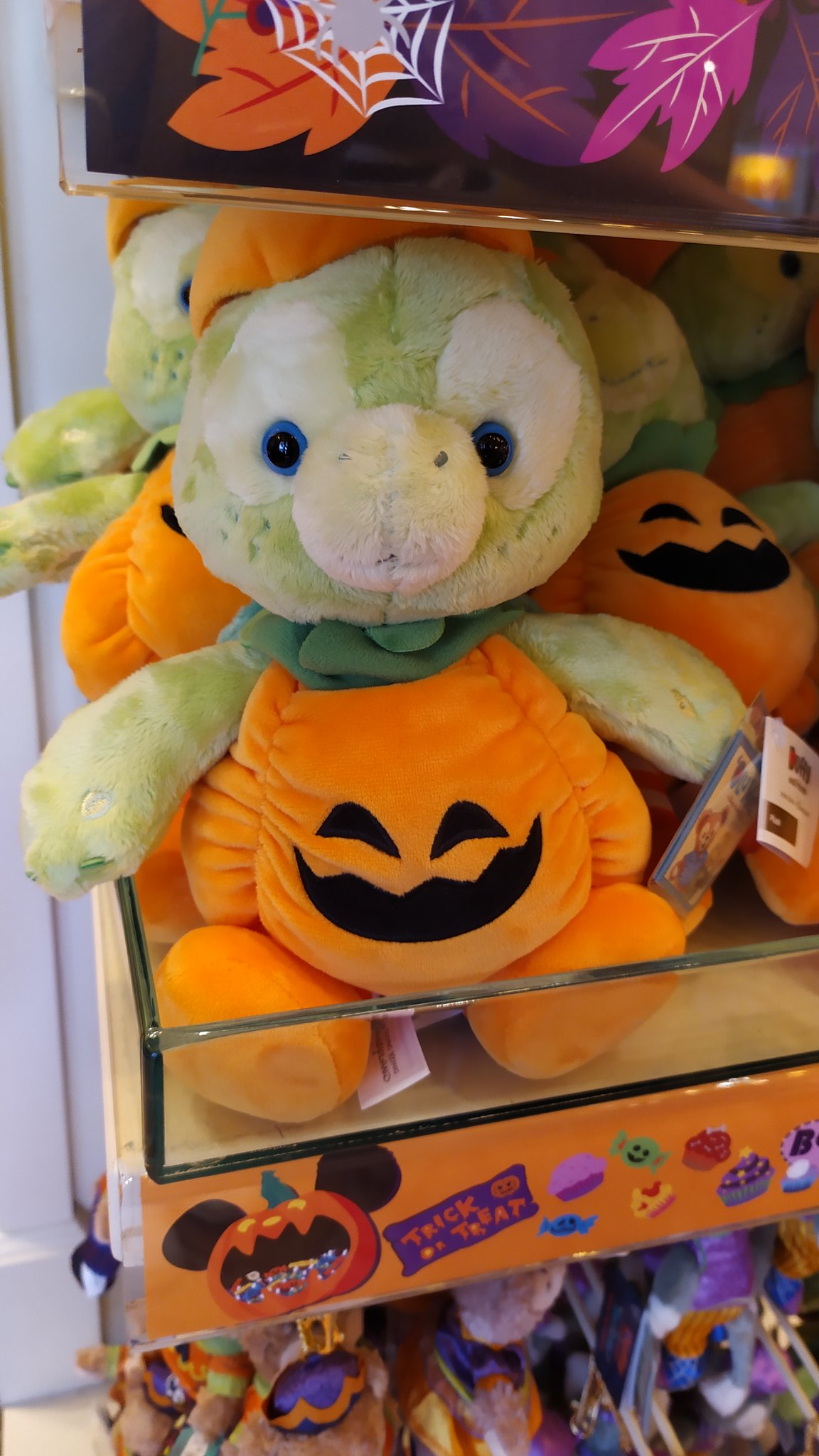 香港ディズニーグッズ代行 クッキーストア 21年香港ディズニーハロウィングッズ登場です ぬいぐるみ ジェラトーニ オルメルくん ダッフィー 各3 900円 キーチェーン シェリーメイ ダッフィー オルメルくん ジェラトーニ 各3 000円