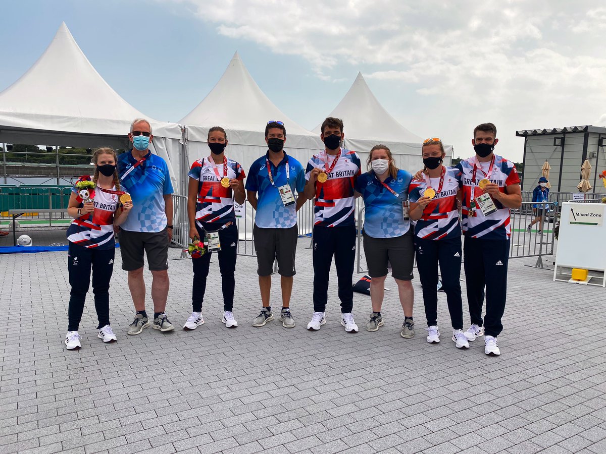 Some more fast friends 🤩🥇🥇🥇🥇🥇#Paralympic CHAMPIONS!