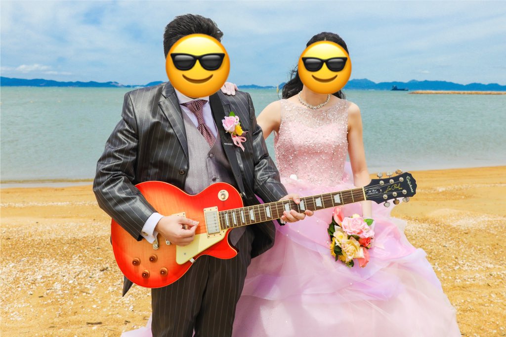 Bz_s_and_a_DoAs's tweet image. 先日【フォトウェディング】の撮影が全て終亮し、B'z・Do As Infinityになりきってきました!!👫📸✨✨
アー写のポーズ以外にはツアータオルを持って撮ったり、教会で撮ったりして、夫婦大満足な撮影会が出来て幸せなひと時を過ごせました☺️🙌
ちなみにギターはこの撮影のために買いました笑😁👍🎸