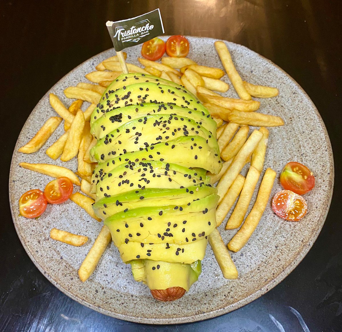 CaracolBga's tweet photo. Este domingo 29 de agosto el personaje de la semana en Caracol Radio es un joven emprendedor en el sector de la gastronomía creador de la hamburguesa y el perro de aguacate. Se trata de Juan Pablo Rueda. Escúchelo desde las 6 a.m. por los 880 AM y 99.2 FM. https://t.co/YYL7erI7Kk https://t.co/6wQUhwQJHk
