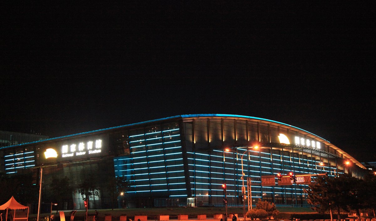 PDChinese's tweet image. 【快來！國家體育館徵集暱稱】國家體育館27日起面向全球徵集暱稱。這座狀若折扇的國家級場館於2018年底開始改造工程，歷經兩年改造，成為一座全新的冰球聖殿。 2022北京冬奧會期間，國家體育館將承辦男子冰球全部賽事、女子冰球決賽部分賽事及冬殘奧會冰橇冰球部分賽事。你覺得叫啥好呢？