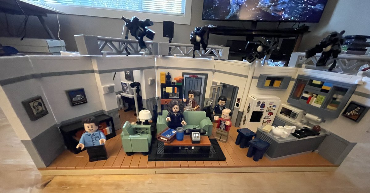 tradercracks's tweet photo. LEGO Seinfeld set complete. https://t.co/nL3WkikbfI