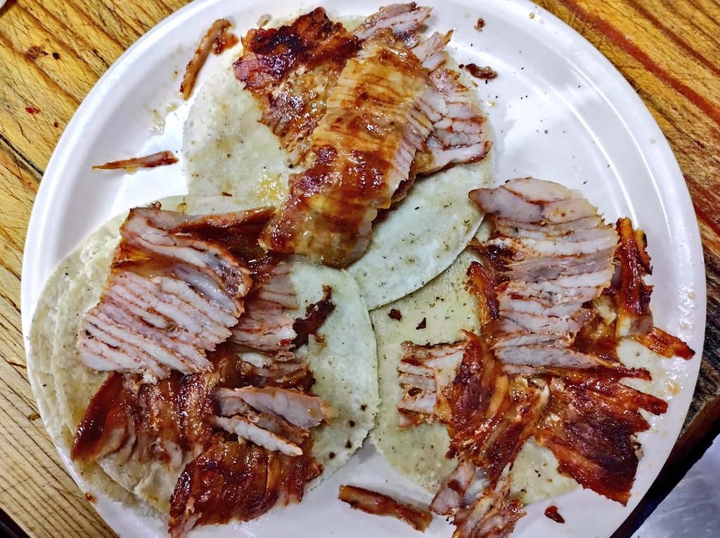 CaguamaDrama's tweet photo. Tres tacos de pastor al día son la llave de la alegría.

#TaqueriaLaPiedrita
#PozaRica
#TacosChingones https://t.co/aUuqkTwl10