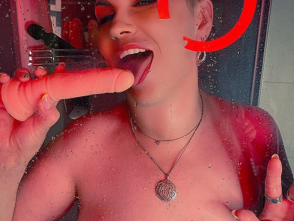 EQweenn's tweet photo. I'm online right now on SkyPrivate - pay-per-minute system for Skype live shows. Call me right now in private here: https://t.co/xhkamj5jcs

https://t.co/doNGaQjruu https://t.co/NFEbyDJvG9