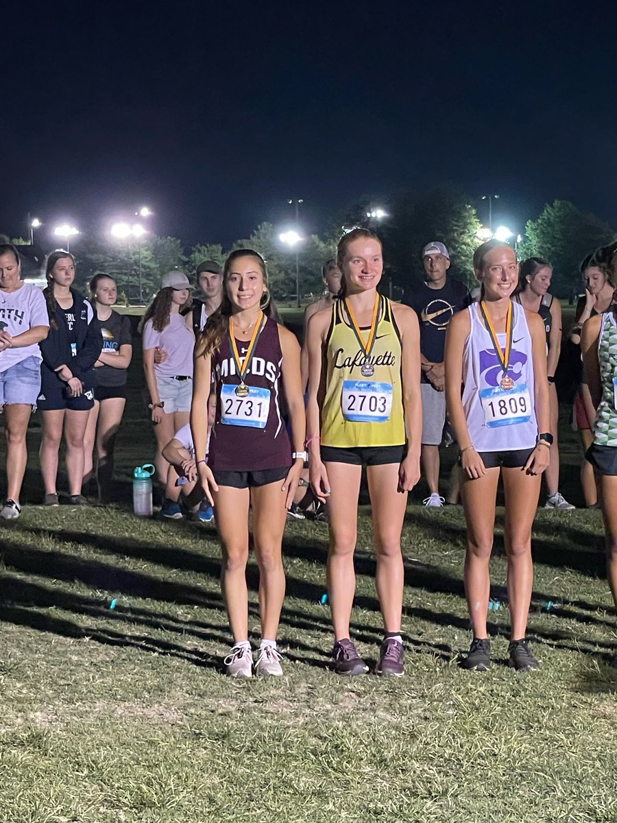 MICDSAthletics's tweet photo. Julia Ray wins the Ft. Zumwalt North XC Invitational with a time of 18:42.70. Riley Noonan also placed 6th place with a time of 20:08.20. #FastRams https://t.co/RPs5qPo2ll