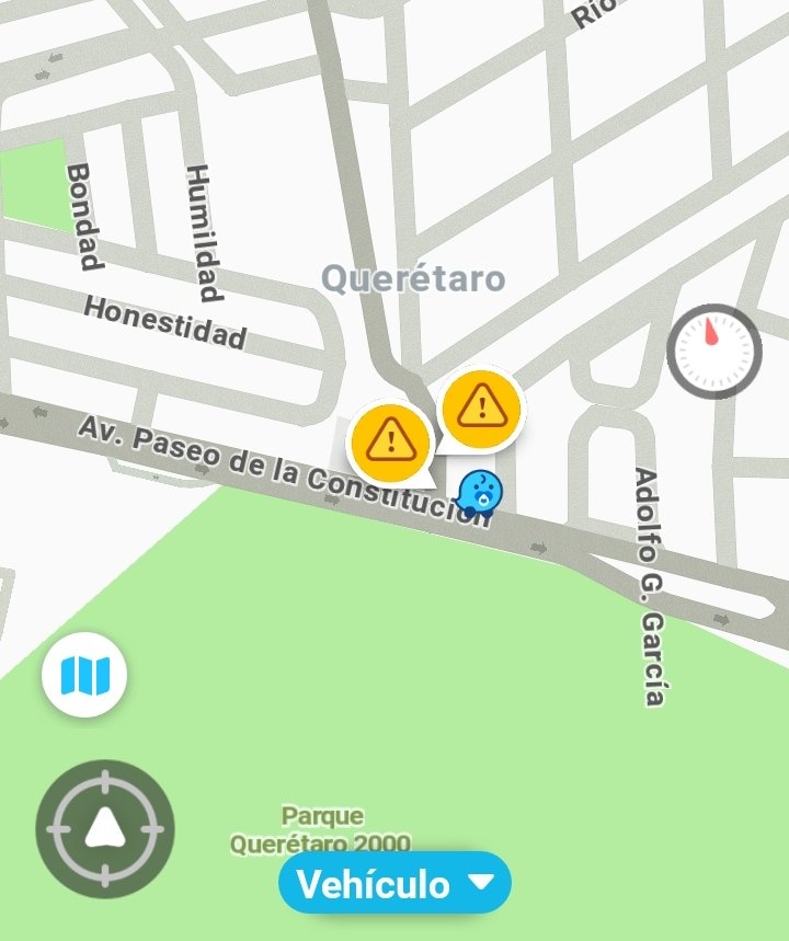 LizzQro's tweet photo. Con poca precipitación, se inundó (circulo rosa) atrás del #Querétaro2000.

Urge en calles #Plateros,  Cravioto y Rblanco, un material permeable. Además tener un dren (Aparte del morado) que dirija esa agua a un pequeño bordo (dentro del parque) dónde pongo flecha. #MiOpinión https://t.co/9FE2EHYvJc