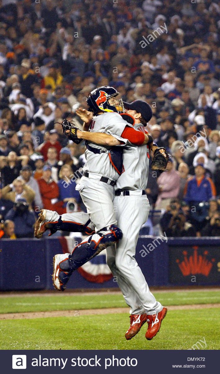 MontyPerkins's tweet photo. @Cardinals @UncleCharlie50 This is the statue we want outside Busch https://t.co/3KipAROIqb