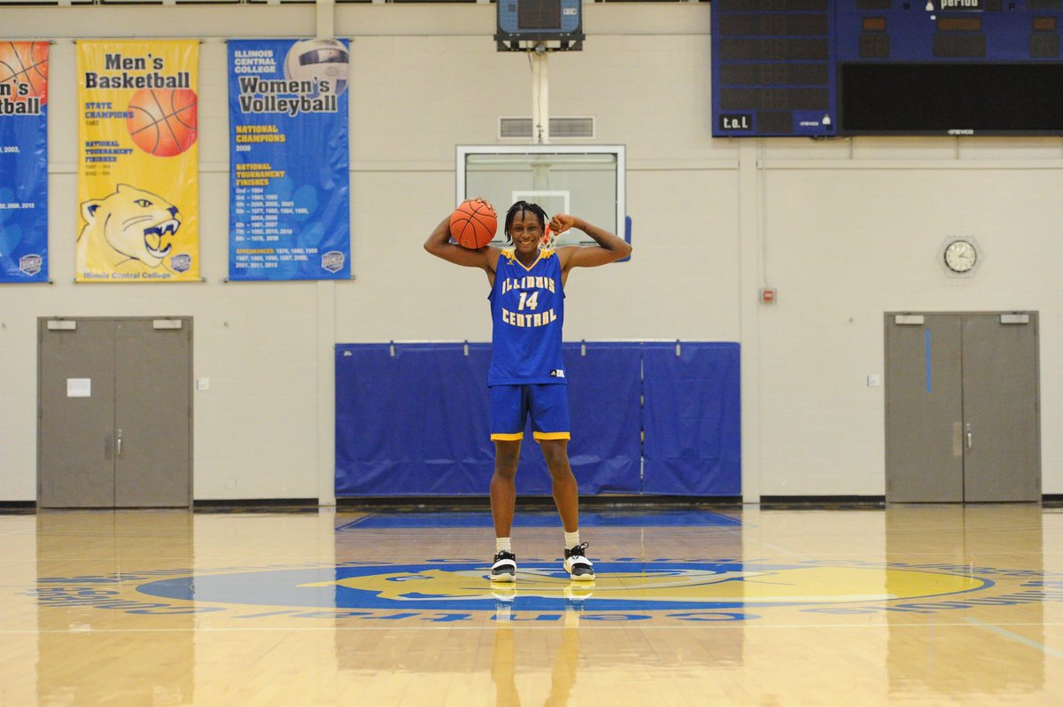 EmaryonB's tweet photo. As the seasons come closer🥶I tend to work on my game everyday😈
#aintnosleep
#itdontstophere
#ItsTimeToWakeUp https://t.co/31wEgYvCHl