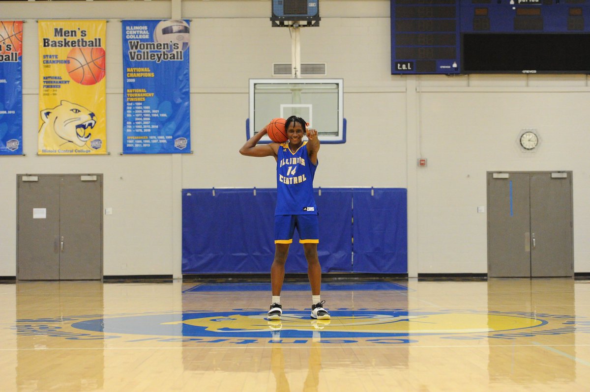 EmaryonB's tweet photo. As the seasons come closer🥶I tend to work on my game everyday😈
#aintnosleep
#itdontstophere
#ItsTimeToWakeUp https://t.co/31wEgYvCHl
