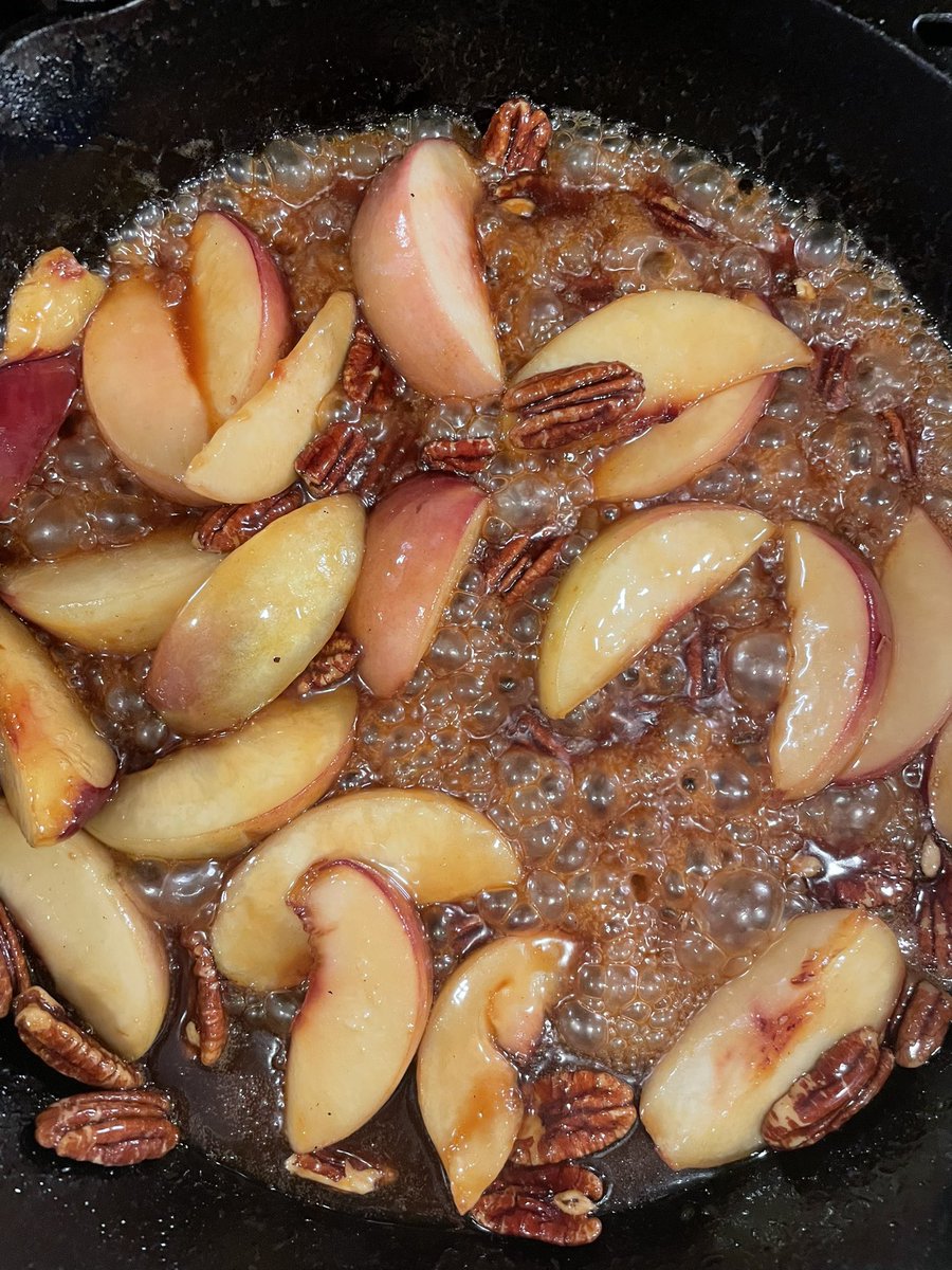 CookingIvon's tweet photo. the cast iron got some good use tonigh 🥰 https://t.co/roWhktRomy