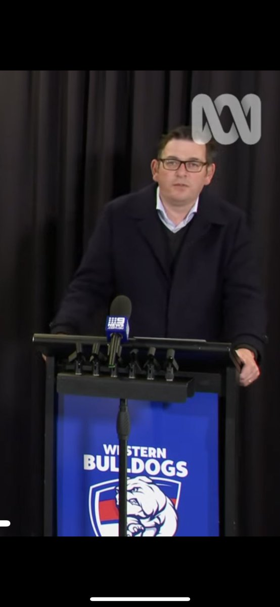 MaskettaJamie's tweet image. Even Dan the Man, a big bombers supporter, knows who deserves the support today @DanielAndrewsMP @westernbulldogs