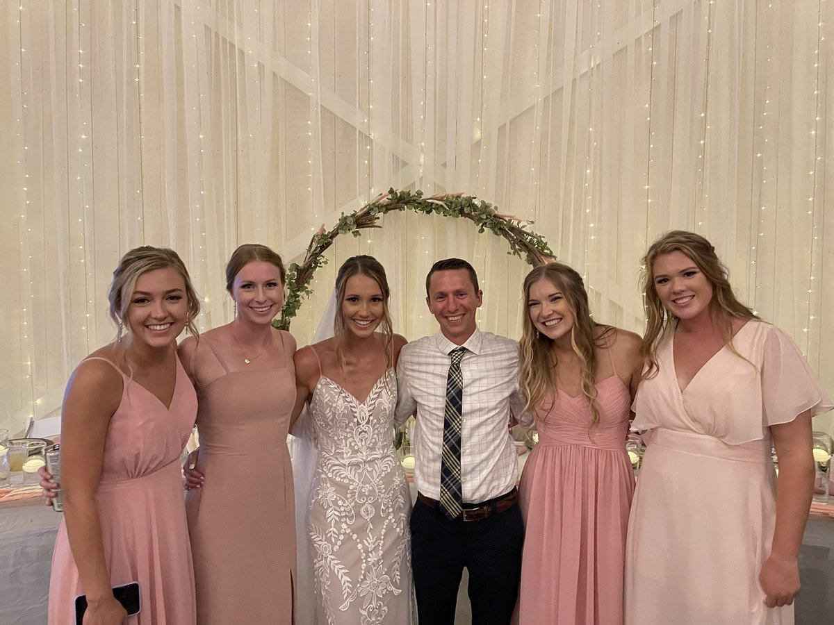 CoachRobie232's tweet photo. Such a fun night celebrating Kristen and reuniting with my #dirtytdog crew! Grateful for each one of them and love the friendship they still have! Incredible group of young women! https://t.co/3jlSZ5uidM