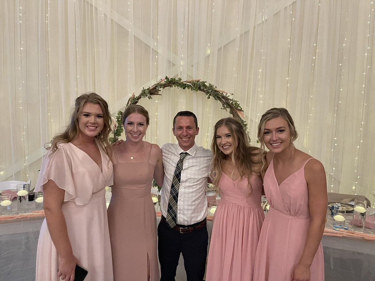 CoachRobie232's tweet photo. Such a fun night celebrating Kristen and reuniting with my #dirtytdog crew! Grateful for each one of them and love the friendship they still have! Incredible group of young women! https://t.co/3jlSZ5uidM