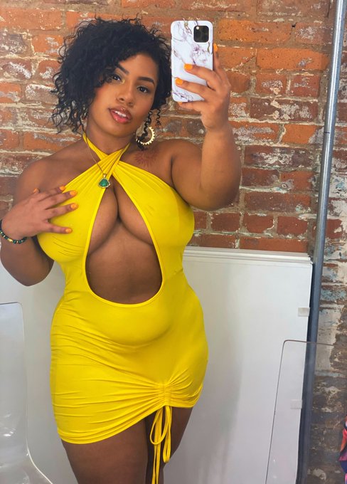 Me 🤝 Yellow https://t.co/Tt3reUAHVj