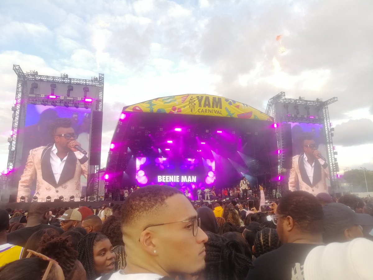 no_oddballs's tweet photo. Turn up Beenie Man's mic #yamcarnival https://t.co/rXiikXhGKu