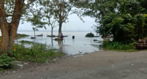 Pabitra_Borah_'s tweet image. শোণিতপুৰ জিলাৰ লগতে অসমৰ বিভিন্ন প্ৰান্তৰ লোকে বৰ্তমান আকৌ বানৰ মুখামুখি কৰিব লগা হৈছে । লখিমপুৰ , ধেমাজী, মাজুলিকে ধৰি বানে সকলো দিশৰ পৰিস্থিতি ভয়াবহ কৰিছে আৰু বহুতো ক্ষতি হোৱা দেখা গৈছে।।
#HimantaBiswaSarma 
#Pallablochandas 
#CMoassam 
#AssamFlood