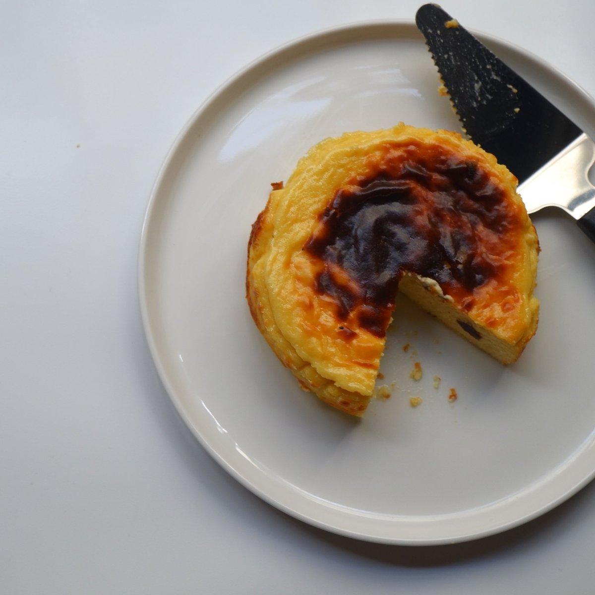 saturdaycafee's tweet photo. I made basque burnt cheesecake. It tastes so good and cheesy 🧀

#basqueburntcheesecake #cheesecake https://t.co/e7FRgQIn4D