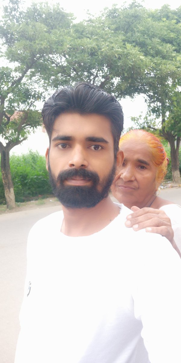 abhishe91678041's tweet photo. अपनी तस्वीर खुद खींच लेने वाले 
अपनी तकदीर भी खुद सींच लेने वाले
उनके चाहने से भला क्या होगा बुरा अपना
सच्चाई पर जो बन जाते हैं भौं मींच लेने वाले
#TaanePalatDe #ComingBack #MomsBlessing #MSGBlessings 
#SelfMade #RuhiPapa #SpritualSunday https://t.co/InY7XWCuRT