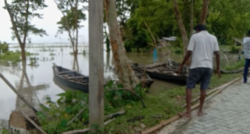 Pabitra_Borah_'s tweet image. শোণিতপুৰ জিলাৰ লগতে অসমৰ বিভিন্ন প্ৰান্তৰ লোকে বৰ্তমান আকৌ বানৰ মুখামুখি কৰিব লগা হৈছে । লখিমপুৰ , ধেমাজী, মাজুলিকে ধৰি বানে সকলো দিশৰ পৰিস্থিতি ভয়াবহ কৰিছে আৰু বহুতো ক্ষতি হোৱা দেখা গৈছে।।
#HimantaBiswaSarma 
#Pallablochandas 
#CMoassam 
#AssamFlood