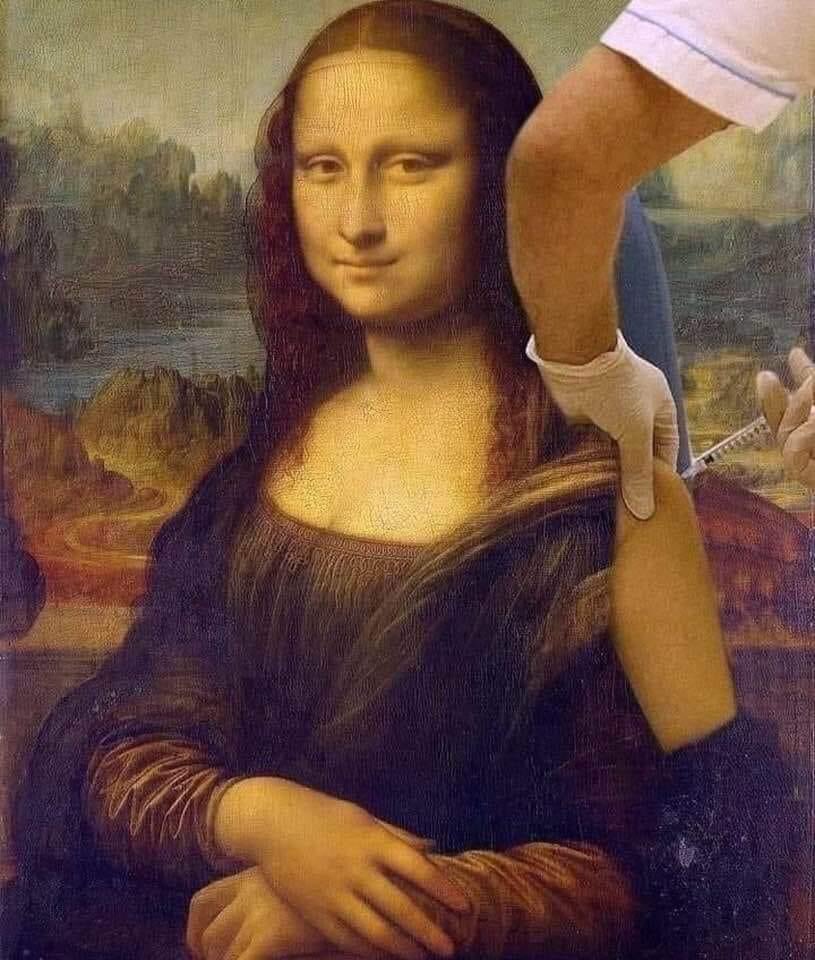 JedMontayre's tweet photo. Monalisa cannot hide her mysterious smile, As the museum opens up, Monalisa has got it all covered @JasmineMontayre 😅😂😂 #wehavetolaugh, photo not mine got it from the internet https://t.co/rGLKbKFWIR
