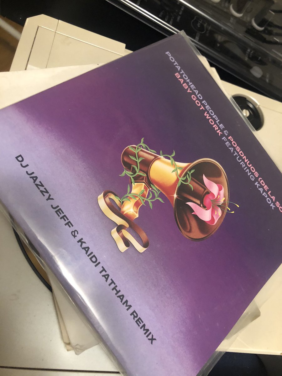 P100ism's tweet image. Who says there’s no good new hip-hop? Been playing this #PlugOne seven out at my gigs for a couple months now.
@djjazzyjeff215 x #potatoheadpeople x @wearedelasoul.
#hiphop45s #DeLaSoul #djjazzyjeff #jazzyjeff #45s #45rpm #vinylonly #boombap #newhiphop #vinyldj