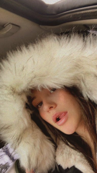 Hey guys I&rsquo;m just thinking maybe I can start to do my OnlyFans again?🔥😏 https://t.co/KYQjPzJgWC