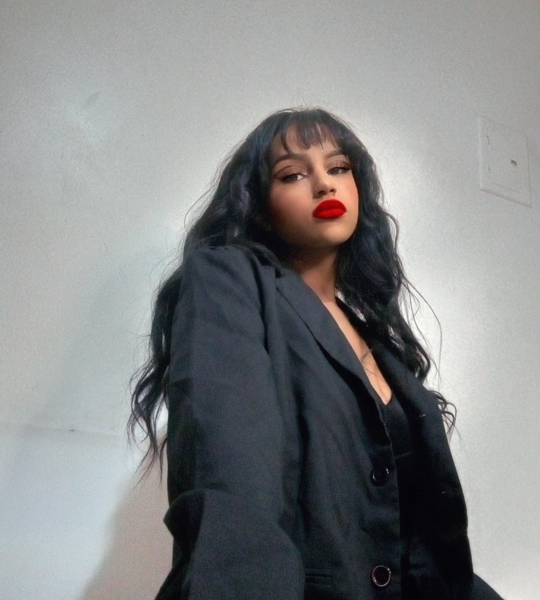 gcfsjkk's tweet photo. Nos ensinam que somos descendentes de escravos, mas nós descendemos de rainhas e reis. 👑

#blackarmys https://t.co/2vqZCZ95Pj