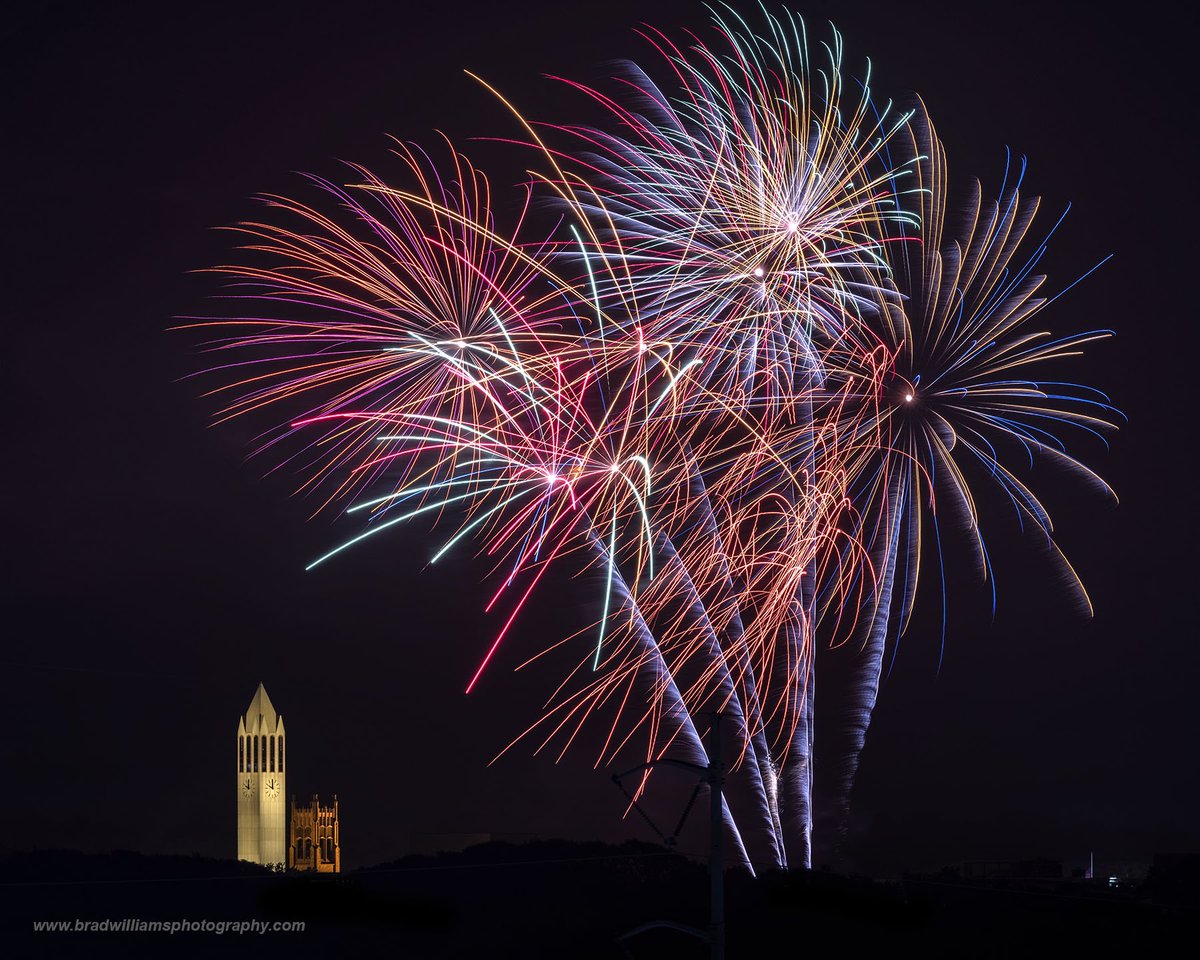 Quick preview photo from tonight’s Memorial Park #Omaha #fireworks.