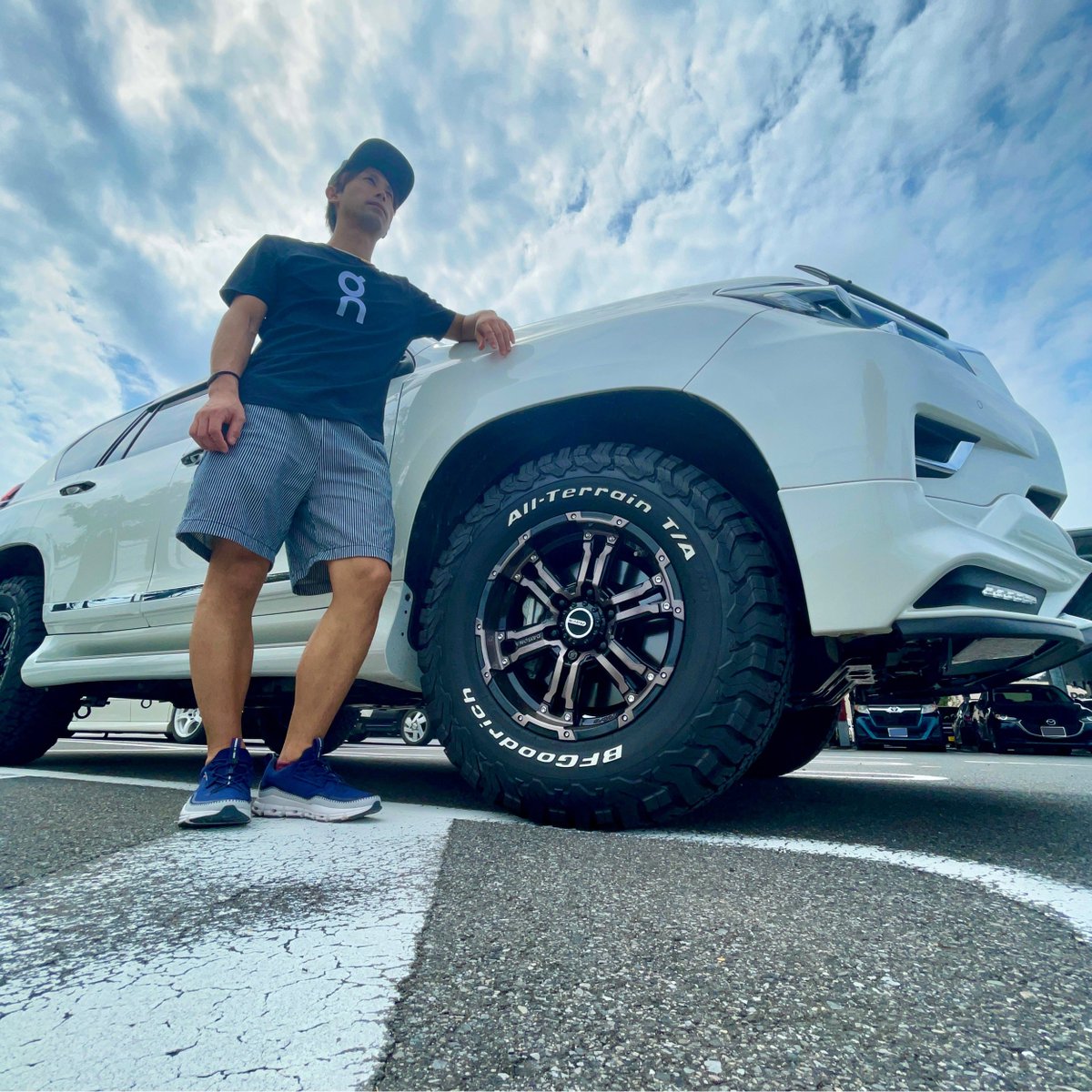 takashiiii1111's tweet photo. Onのロゴがいい感じ😁
Cloudawayも歩きやすい！
#OnFriends
#Cloudaway
#GraphicT
#プラド150後期 https://t.co/zkJTzzlC3k