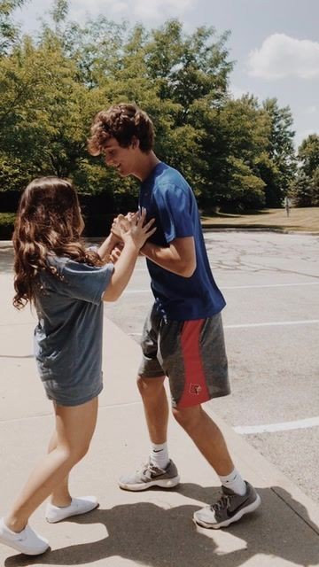 Feliz cumpleaños a la mejor fake hermana que la fake vida me pudo dar❤️ Emiliana, mi hobbit favorito, te amo con todo mi corazón, jamás dudes de lo mucho que significas para mi, gracias por aguantarme y por no dejarme 🥺 eres la mejor, amos por más años si o k