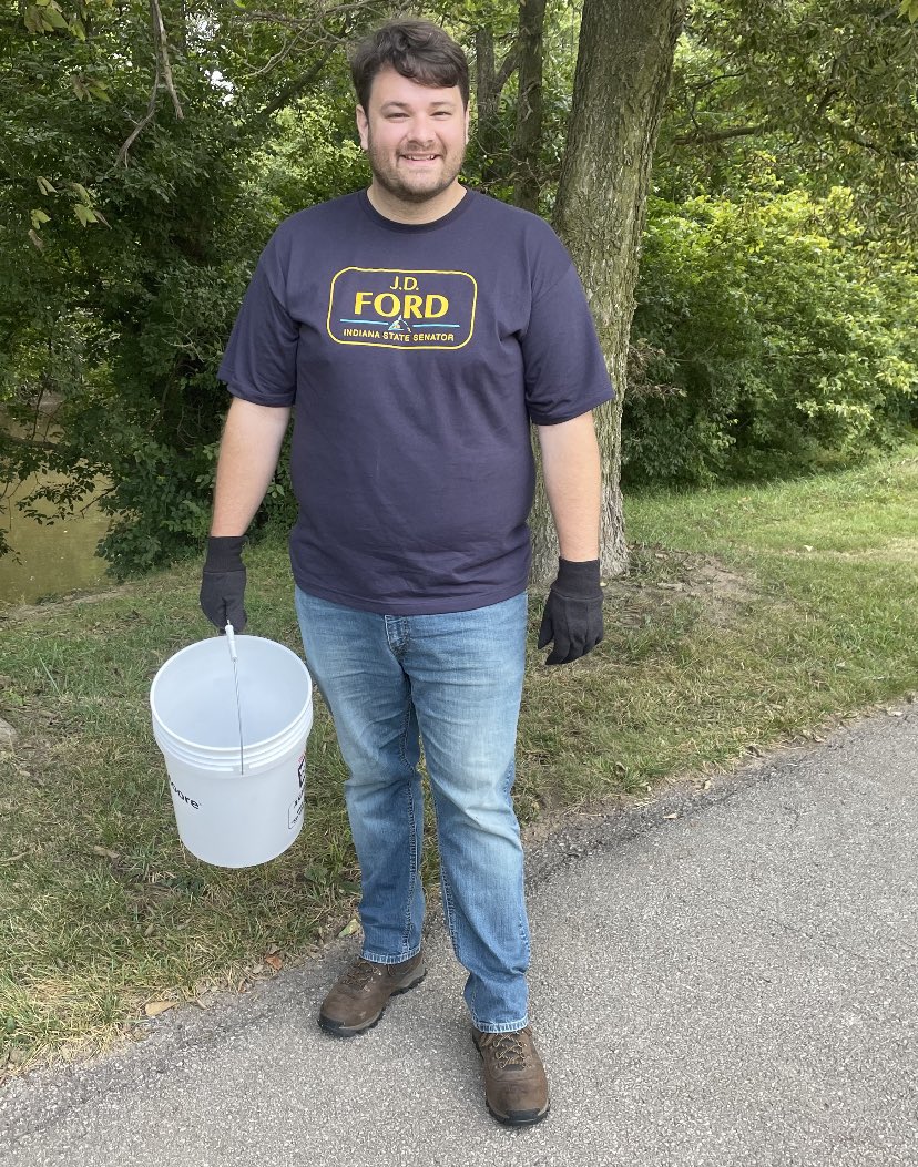SenatorJDFord's tweet photo. This morning, I had such a great time at Creekfest in Zionsville. We were able to get some old signs, bottles, glass, metal, a tire, etc. out of the creek. Thanks to the organizers and thanks to all who volunteered in the cleanup. Cleaning up our waterways! https://t.co/ssztQ27DII